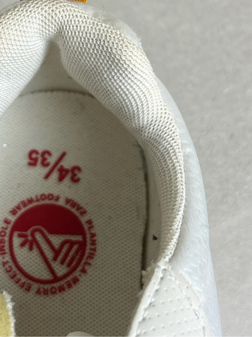 ZARA Boys NASA White Sneakers Memory Effect insole -size 3